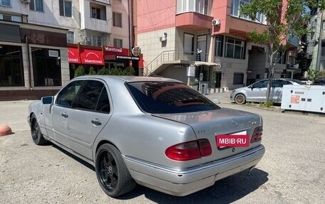 Mercedes-Benz E-Класс, 1996 год, 430 000 рублей, 4 фотография