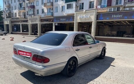 Mercedes-Benz E-Класс, 1996 год, 430 000 рублей, 3 фотография
