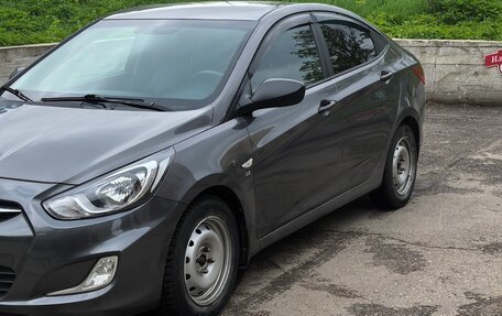 Hyundai Solaris II рестайлинг, 2013 год, 820 000 рублей, 3 фотография