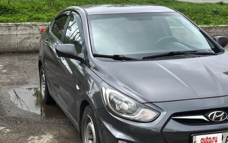 Hyundai Solaris II рестайлинг, 2013 год, 820 000 рублей, 4 фотография