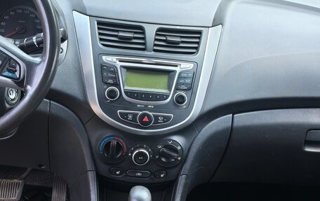 Hyundai Solaris II рестайлинг, 2013 год, 820 000 рублей, 9 фотография