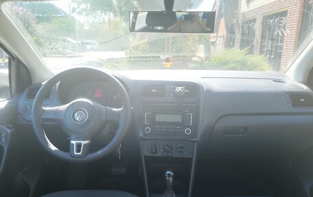 Volkswagen Polo VI (EU Market), 2011 год, 750 000 рублей, 4 фотография