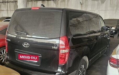Hyundai H-1 II рестайлинг, 2021 год, 2 650 000 рублей, 2 фотография