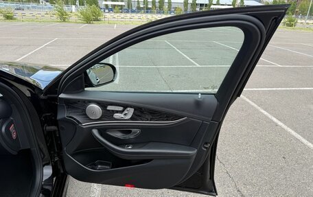 Mercedes-Benz E-Класс, 2016 год, 3 600 000 рублей, 26 фотография