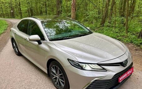 Toyota Camry, 2022 год, 3 450 000 рублей, 1 фотография