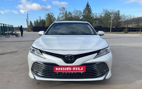 Toyota Camry, 2020 год, 3 350 000 рублей, 2 фотография