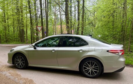 Toyota Camry, 2022 год, 3 450 000 рублей, 3 фотография