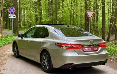 Toyota Camry, 2022 год, 3 450 000 рублей, 5 фотография