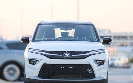 Toyota Urban Cruiser, 2025 год, 2 650 000 рублей, 2 фотография