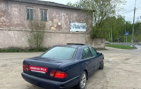 Mercedes-Benz E-Класс, 1997 год, 110 000 рублей, 2 фотография