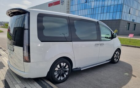 Hyundai Staria, 2024 год, 6 530 000 рублей, 2 фотография