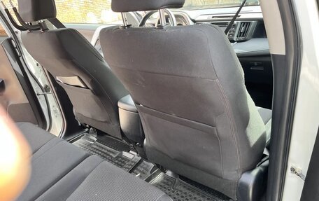 Toyota RAV4, 2015 год, 2 300 000 рублей, 9 фотография