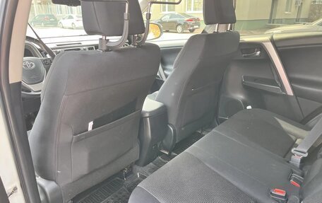 Toyota RAV4, 2015 год, 2 300 000 рублей, 8 фотография