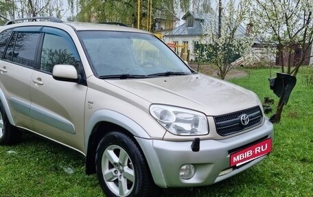 Toyota RAV4, 2004 год, 650 000 рублей, 3 фотография