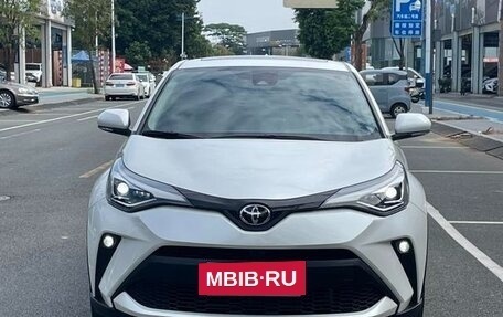 Toyota C-HR I рестайлинг, 2021 год, 2 250 000 рублей, 2 фотография