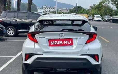 Toyota C-HR I рестайлинг, 2021 год, 2 250 000 рублей, 4 фотография