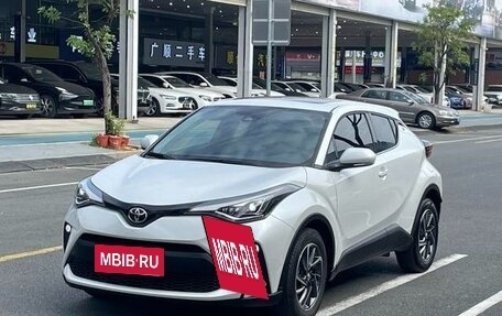 Toyota C-HR I рестайлинг, 2021 год, 2 250 000 рублей, 3 фотография