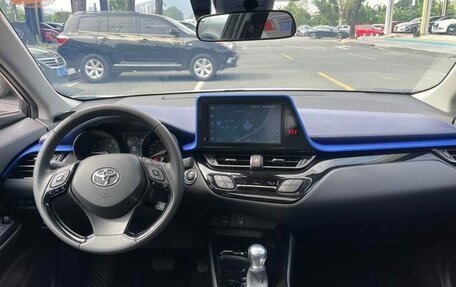 Toyota C-HR I рестайлинг, 2021 год, 2 250 000 рублей, 7 фотография