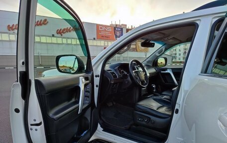Toyota Land Cruiser Prado 150 рестайлинг 2, 2017 год, 16 фотография
