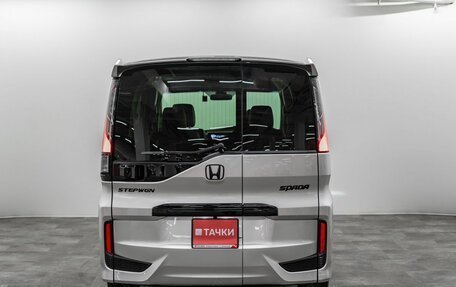 Honda Stepwgn IV, 2018 год, 2 150 000 рублей, 5 фотография
