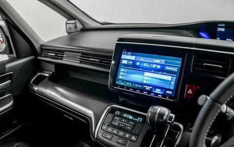 Honda Stepwgn IV, 2018 год, 2 150 000 рублей, 13 фотография