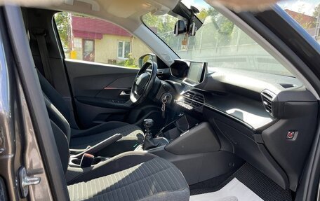 Peugeot 2008 II, 2020 год, 1 300 000 рублей, 14 фотография