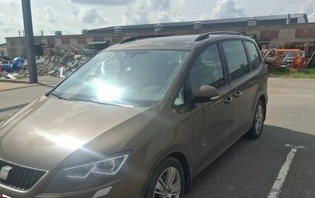 SEAT Alhambra II рестайлинг, 2013 год, 1 250 000 рублей, 8 фотография