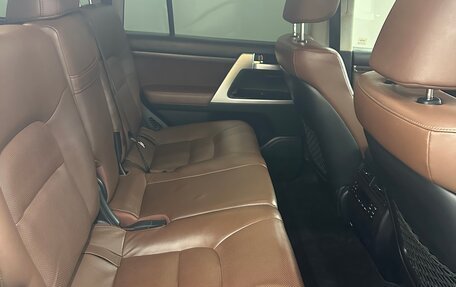 Toyota Land Cruiser 200, 2016 год, 6 700 000 рублей, 8 фотография