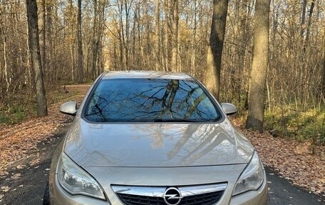 Opel Astra J, 2010 год, 620 000 рублей, 1 фотография