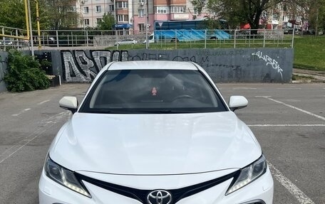 Toyota Camry, 2021 год, 2 500 000 рублей, 1 фотография