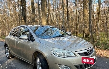 Opel Astra J, 2010 год, 620 000 рублей, 3 фотография