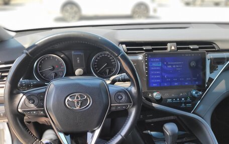 Toyota Camry, 2019 год, 2 900 000 рублей, 10 фотография