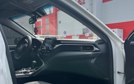 Toyota Camry, 2021 год, 2 500 000 рублей, 6 фотография