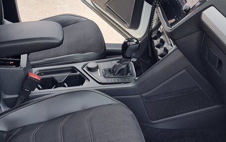 Volkswagen Tiguan II, 2018 год, 2 100 000 рублей, 18 фотография