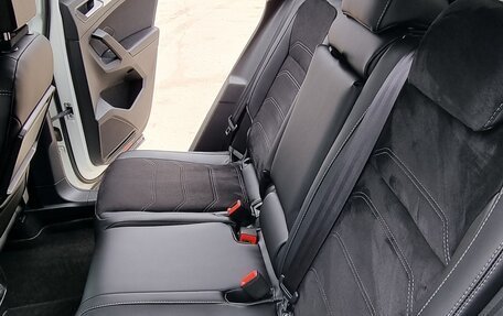 Volkswagen Tiguan II, 2018 год, 2 100 000 рублей, 16 фотография