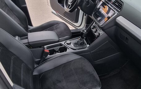 Volkswagen Tiguan II, 2018 год, 2 100 000 рублей, 30 фотография