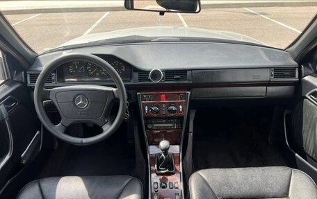 Mercedes-Benz E-Класс, 1994 год, 1 570 000 рублей, 13 фотография