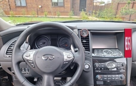 Infiniti QX70, 2014 год, 1 850 000 рублей, 11 фотография