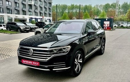 Volkswagen Touareg III, 2019 год, 4 500 000 рублей, 2 фотография