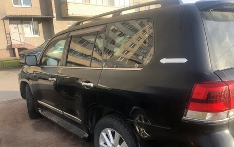 Toyota Land Cruiser 200, 2017 год, 6 200 000 рублей, 2 фотография