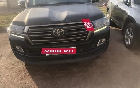 Toyota Land Cruiser 200, 2017 год, 6 200 000 рублей, 3 фотография