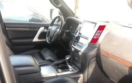 Toyota Land Cruiser 200, 2017 год, 6 200 000 рублей, 6 фотография