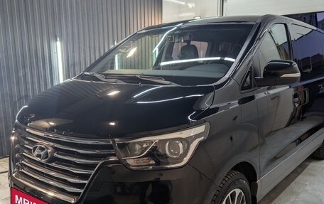 Hyundai Grand Starex Grand Starex I рестайлинг 2, 2020 год, 3 650 000 рублей, 1 фотография