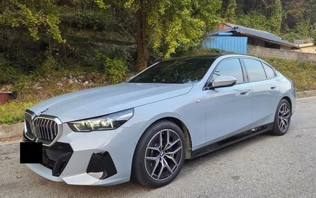BMW 5 серия, 2024 год, 6 180 000 рублей, 2 фотография