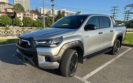 Toyota Hilux VIII, 2022 год, 5 700 000 рублей, 2 фотография