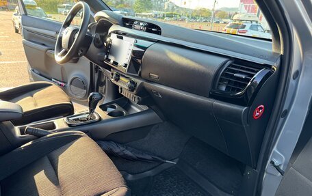 Toyota Hilux VIII, 2022 год, 5 700 000 рублей, 6 фотография