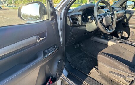Toyota Hilux VIII, 2022 год, 5 700 000 рублей, 3 фотография