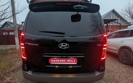Hyundai Grand Starex Grand Starex I рестайлинг 2, 2020 год, 3 650 000 рублей, 8 фотография
