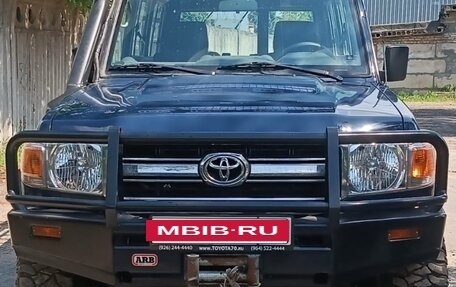 Toyota Land Cruiser 70, 2012 год, 6 400 000 рублей, 2 фотография