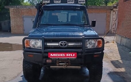 Toyota Land Cruiser 70, 2012 год, 6 400 000 рублей, 3 фотография
